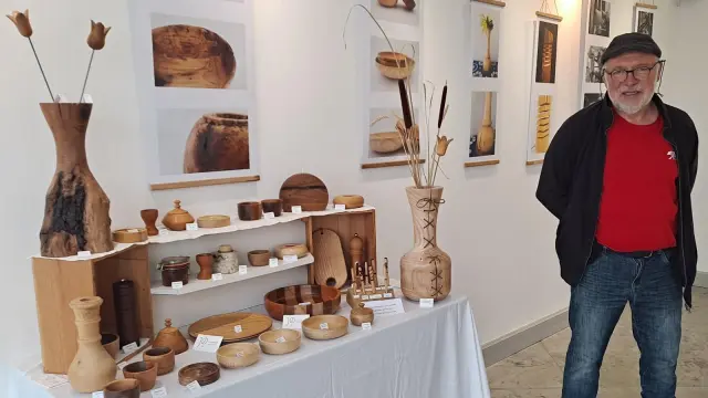 1 Des 3 Representants De La Famille Perocheau Joseph Et Ses Creations En Bois